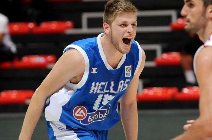 “Μαγική” πάσα ο Χαραλαμπόπουλος