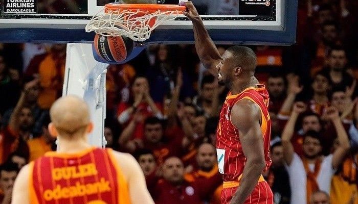 Η “σφήνα” της Μιλάνο για Πάτρικ Γιανγκ