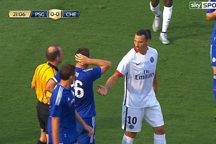 Η αγκωνιά του Ιμπραχίμοβιτς στον Τέρι