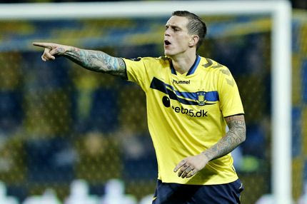 Μπήκε στο αεροπλάνο για Ελλάδα ο Άγκερ