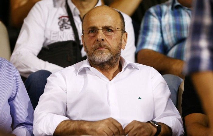 Ο Αλαφούζος “δείχνει” Παούνοβιτς