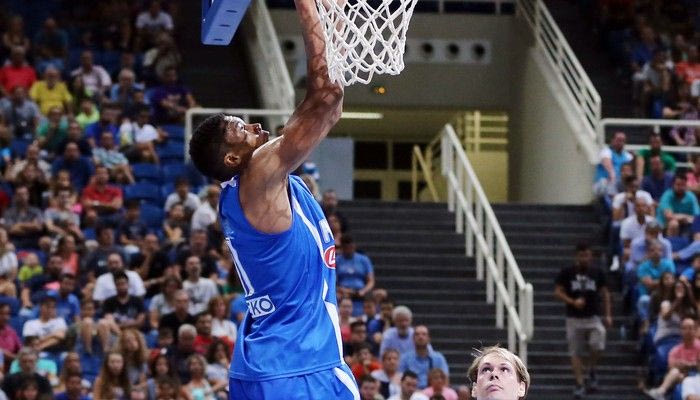 Αντετοκούνμπο: “Ζητούμενο η σταθερότητα στην άμυνα”