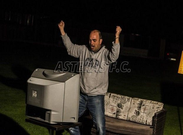 “Be Different Be Asteras: Μην μένεις μόνος”
