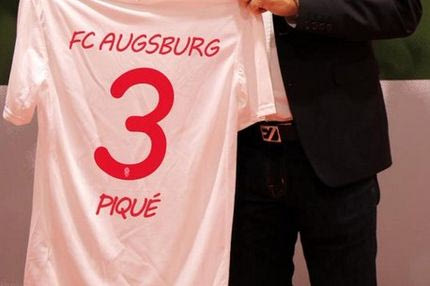 Φανέλα για τον Πικέ η Άουγκσμπουργκ