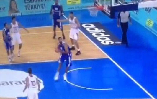 Προσποίηση στον… εαυτό του και καλάθι ο Μπουρούσης