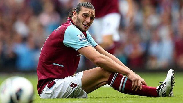 Τραυματίστηκε φορώντας το παπούτσι του ο Κάρολ