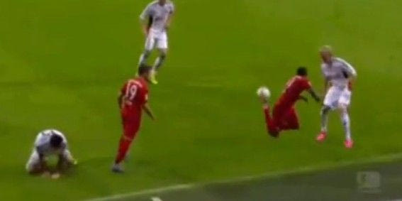 Τρομερή ντρίμπλα-λαμπρέτα του Ντάγκλας Κόστα