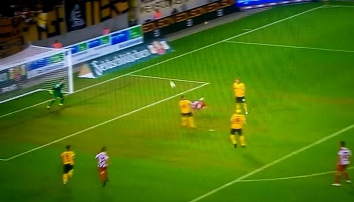 Απίθανη γκολάρα με… τσίμπημα σκορπιού