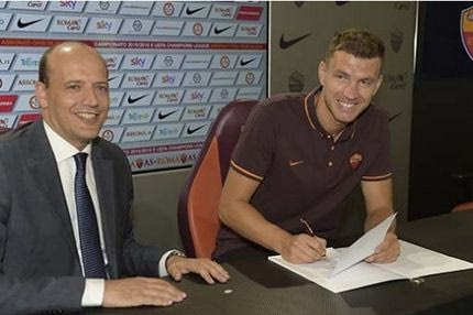 Ο Τζέκο και η φανέλα της Ρόμα με το 9