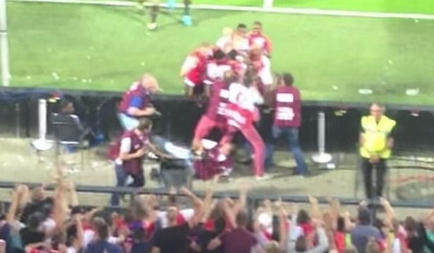 Πιάστηκαν στα χέρια δύο φωτογράφοι στο γκολ του Κάιτ