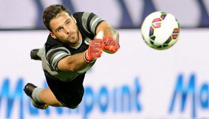 Οι εντυπωσιακές αποκρούσεις του Καρνέζη κόντρα στη Γιουβέντους