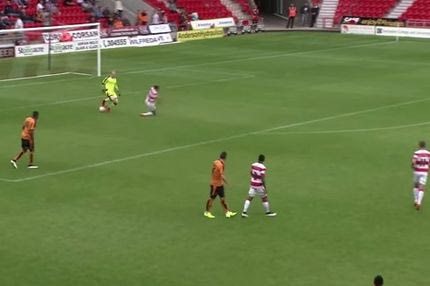 Προσποίηση γκολκίπερ στον… εαυτό του και γκολ!