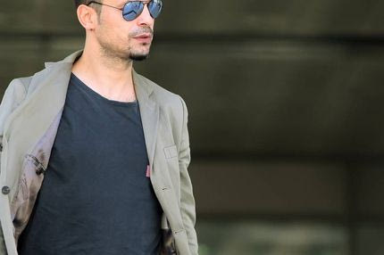 Ο Ντέμης στο ραδιόφωνο