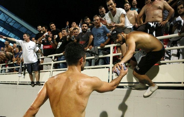 Το χειροκρότημα για την πρόκριση του ΠΑΟΚ