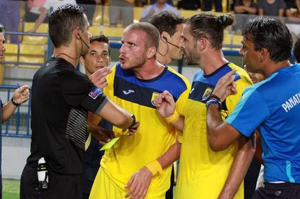 Ένταση Μαρινάκη-Παπάζογλου στο ημίχρονο