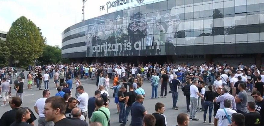 Μαζική διαδήλωση για τον κόουτς Βουγιόσεβιτς