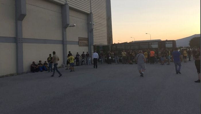 Ένταση και δακρυγόνα έξω από το γήπεδο της Ξάνθης