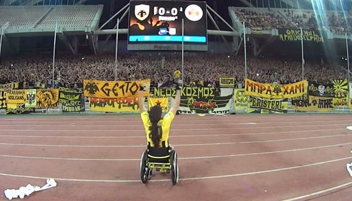 Ανατριχιαστικό: Τα “χέρια” των οπαδών που συγκλόνισαν στο ΟΑΚΑ