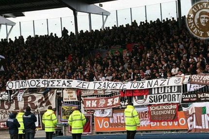 Πανό για Φύσσα οι οπαδοί της Ζανκτ Πάουλι