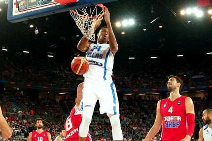 Τα τρομερά καρφώματα του Αντετοκούνμπο κόντρα στην Κροατία