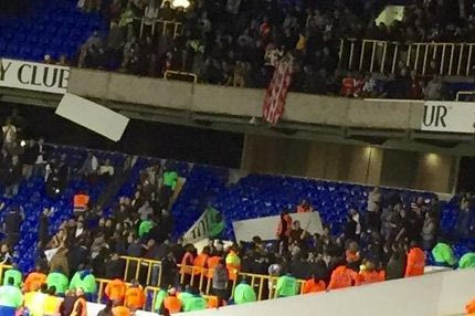 Οπαδοί της Άρσεναλ κατέστρεψαν τις πινακίδες του “Γουάιτ Χαρτ Λέιν”