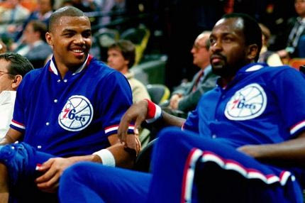 Βούρκωσε ο Μπάρκλεϊ μιλώντας στην κηδεία του Μαλόουν