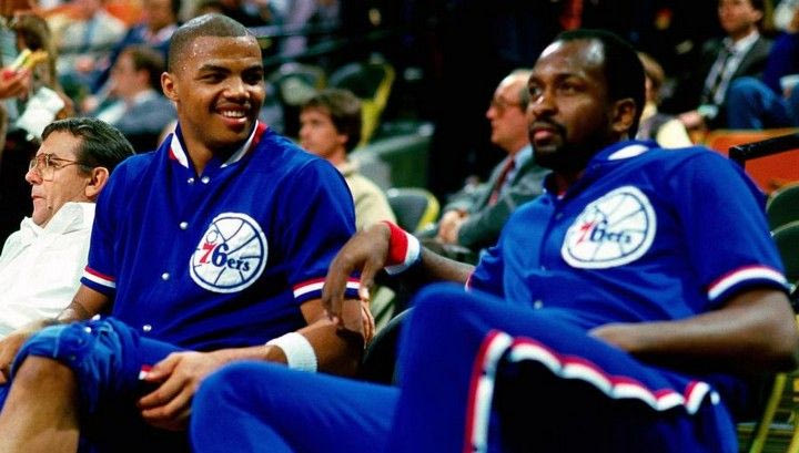 Βούρκωσε ο Μπάρκλεϊ μιλώντας στην κηδεία του Μαλόουν