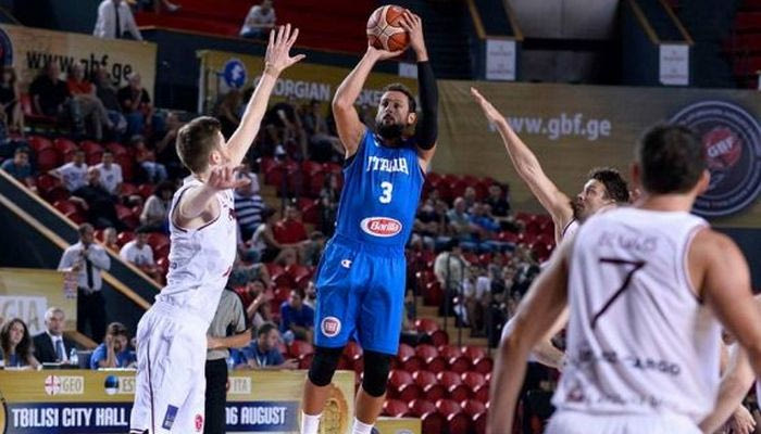 O Μπελινέλι ευστοχεί από το κέντρο