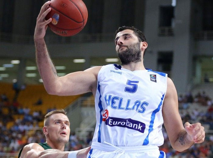 Ελαφρύ διάστρεμμα ο Μπουρούσης