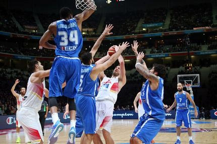 Το κόψιμο του Αντετοκούνμπο: όταν έσβησε τα φώτα στον Γκασόλ