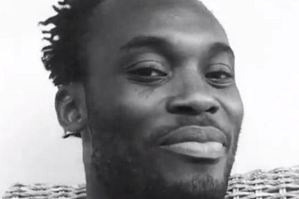 Ο Εσιέν χαλαρώνει και τραγουδάει ρέγκε