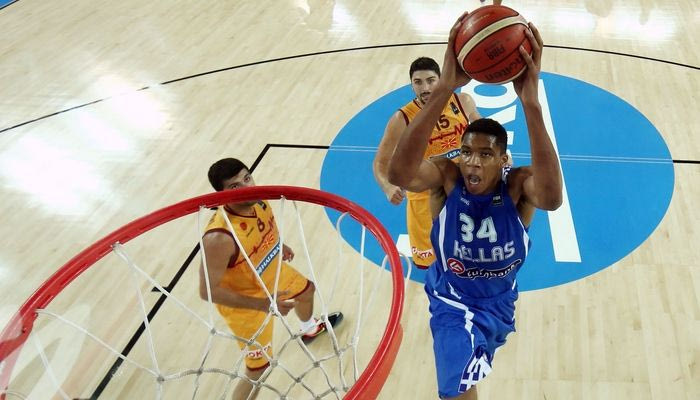 Πηδάει στο Θεό ο Αντετοκούνμπο!