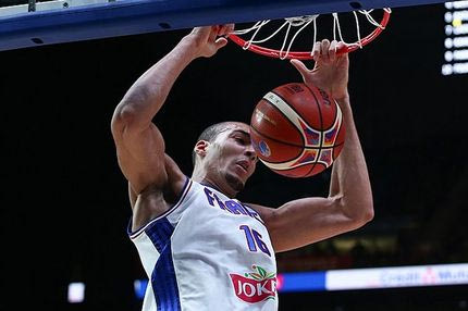 Ο Γκομπέρ “κατεδάφισε” την μπασκέτα