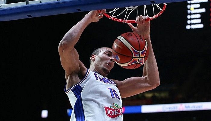 Ο Γκομπέρ “κατεδάφισε” την μπασκέτα