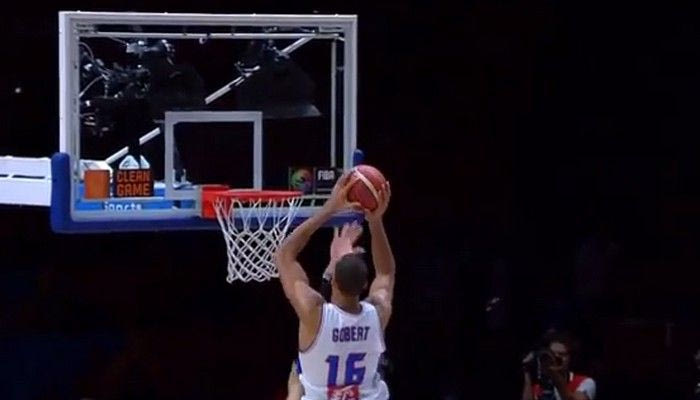 VIDEO: Το κάρφωμα του Ευρωμπάσκετ από τον Γκομπέρ