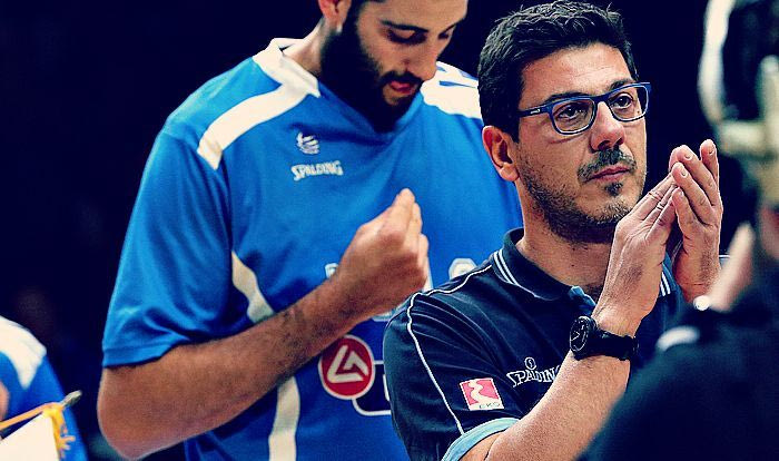 Προπονητή με μάτια που γυαλίζουν και όχι που δακρύζουν