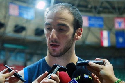 Κουφός: “Ο ένας για τον άλλον”