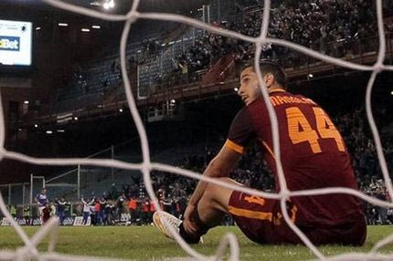 Τραγικό αυτογκόλ ο Μανωλάς