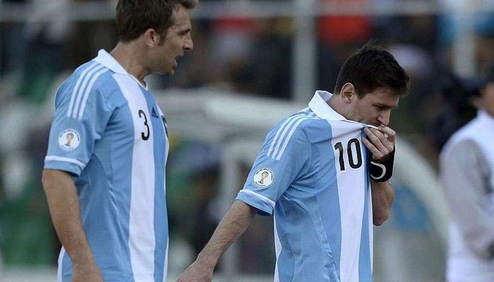 Εμετός από Μέσι, οξυγόνο σε Ντι Μαρία στο υψόμετρο της Βολιβίας