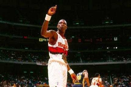 Oι Χοκς συγκίνησαν τον Μουτόμπο: Αποσύρουν τη φανέλα του