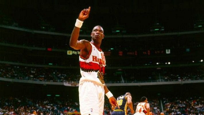 Oι Χοκς συγκίνησαν τον Μουτόμπο: Αποσύρουν τη φανέλα του