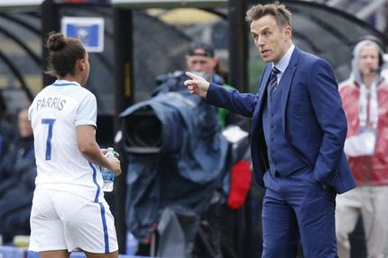 Πώς το WhatsApp ‘έδεσε’ την εθνική γυναικών του Phil Neville