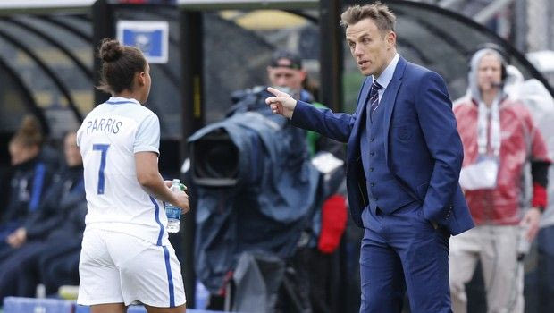 Πώς το WhatsApp ‘έδεσε’ την εθνική γυναικών του Phil Neville