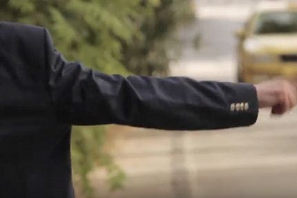 Ακολουθεί πολιτική διαφήμιση