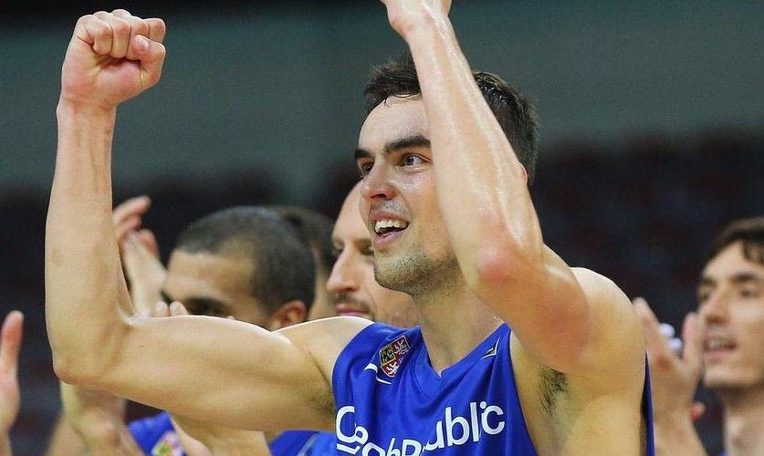 Ανανεώνει τον Σατοράνσκι