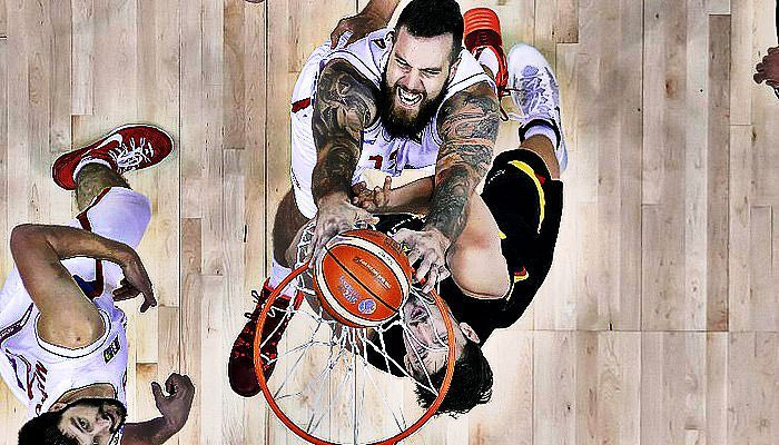 Η Σερβία που τρομάζει, η υπόκλιση στον Νοβίτσκι