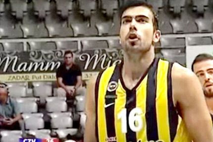 Το ντεμπούτο του Σλούκα με την Φενέρμπαχτσε