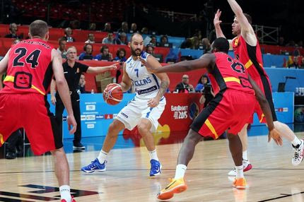 Σπανούλης εναντίον τριών