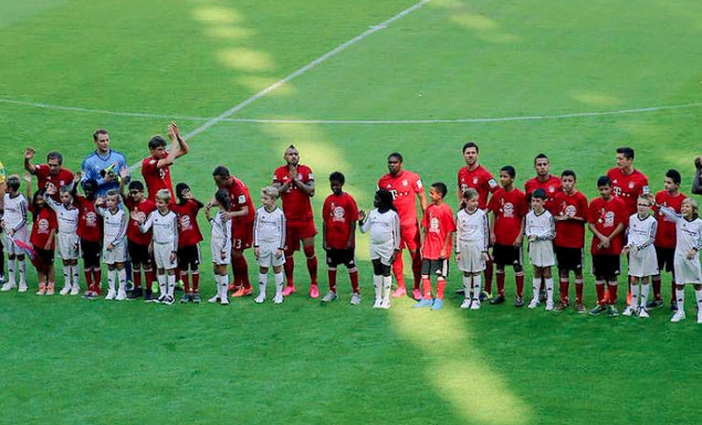 Με παιδιά προσφύγων στο γήπεδο οι παίκτες της Μπάγερν Μονάχου