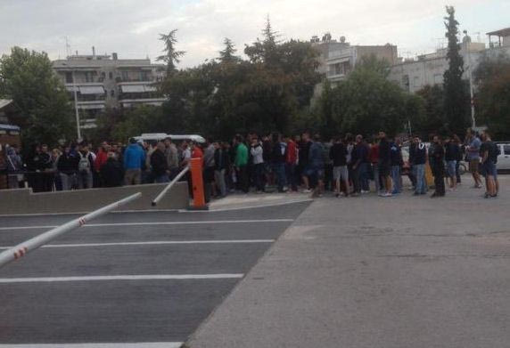 Ουρές από τα χαράματα στην Τούμπα